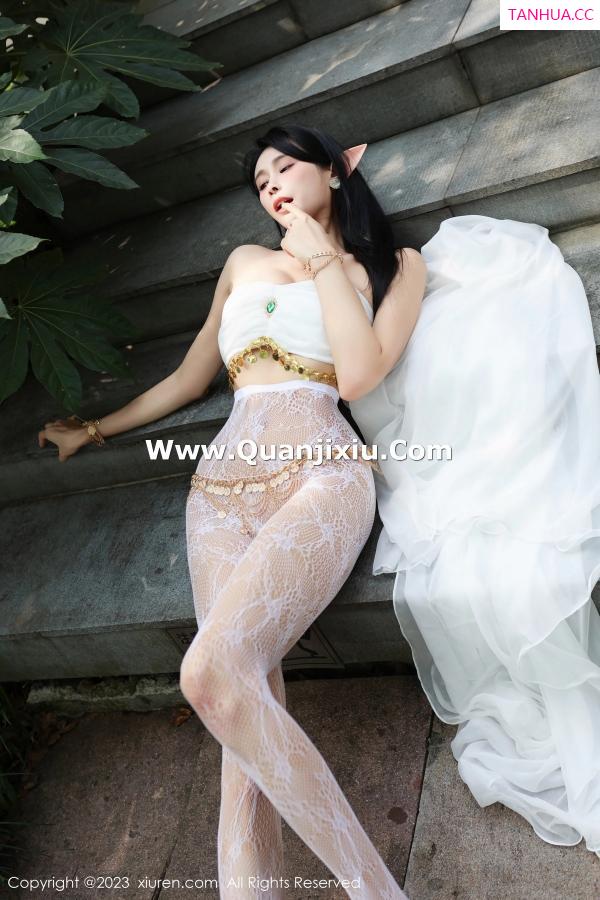 草莓  [XiuRen]高清写真图 2023.11.02 No.7598 草莓mm 美腿户外第30张图片
